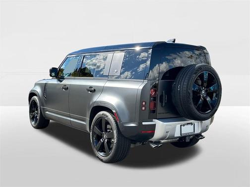 2024 Land Rover Defender 110 P500 SE