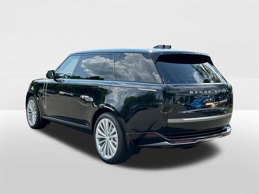 2025 Land Rover Range Rover P400 SE 7 Seat