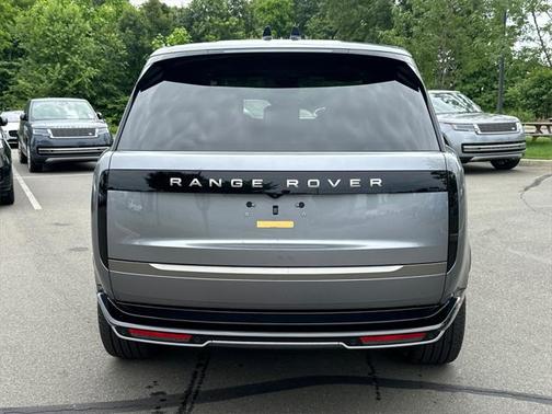 2025 Land Rover Range Rover P550e SE