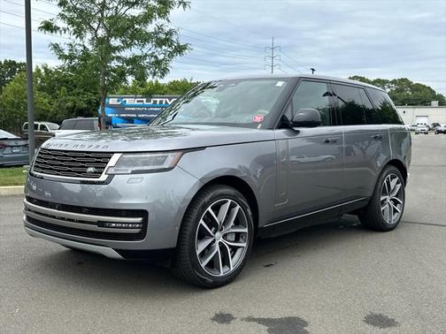 2025 Land Rover Range Rover P550e SE