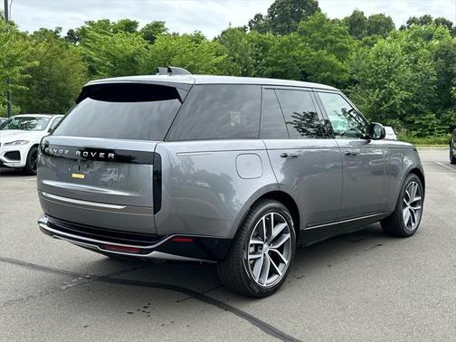 2025 Land Rover Range Rover P550e SE