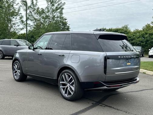 2025 Land Rover Range Rover P550e SE