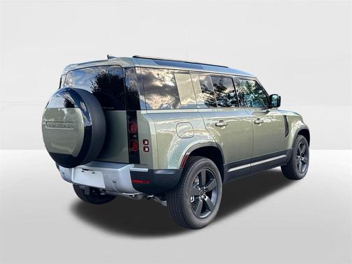 2025 Land Rover Defender 110 P300