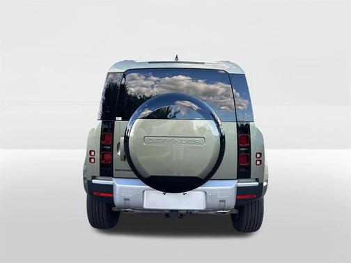 2025 Land Rover Defender 110 P300
