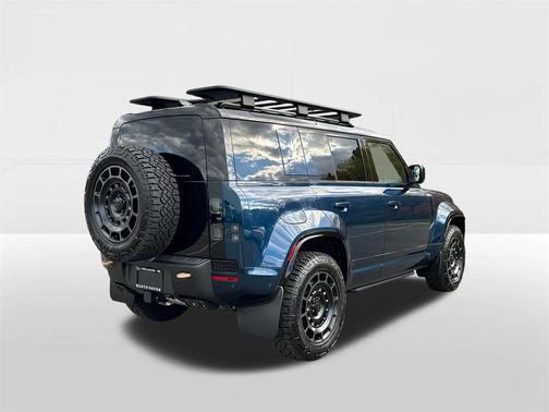 2026 Land Rover Defender OCTA