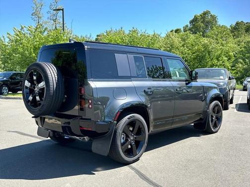 2025 Land Rover Defender 110 P400 X-Dynamic SE