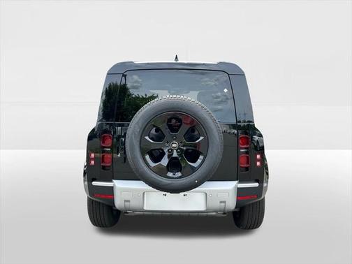 2025 Land Rover Defender 110 P300