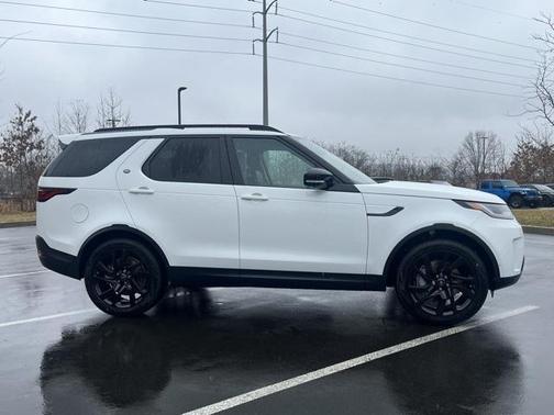 2024 Land Rover Discovery P300 S