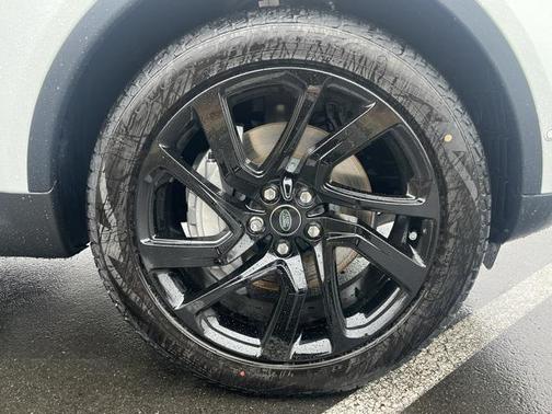 2024 Land Rover Discovery P300 S