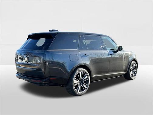 2025 Land Rover Range Rover P615 SV