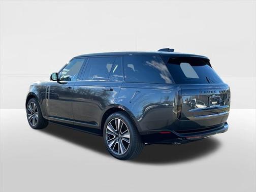 2025 Land Rover Range Rover P615 SV