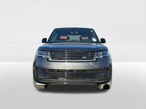 2025 Land Rover Range Rover P615 SV