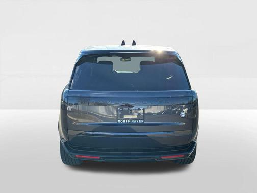 2025 Land Rover Range Rover P615 SV