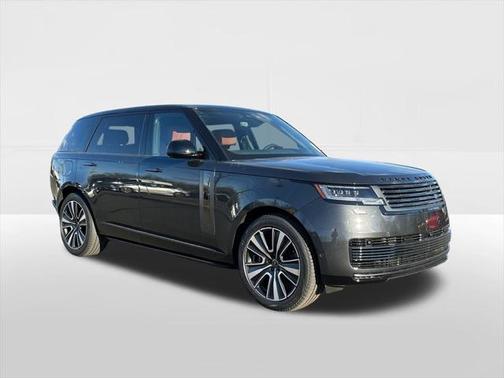 2025 Land Rover Range Rover P615 SV
