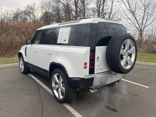 2024 Land Rover Defender 110 P500 SE