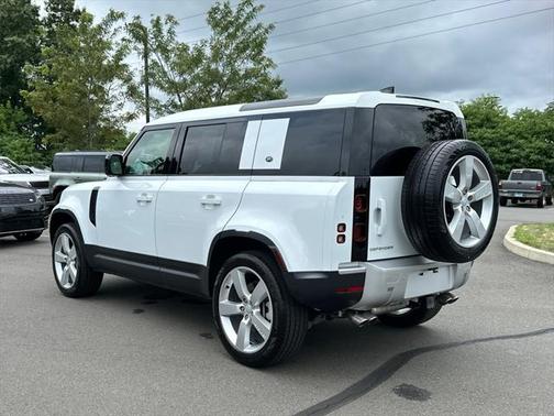 2024 Land Rover Defender 110 P500 SE