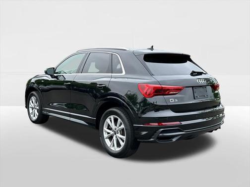 2022 Audi Q3 45 S line Premium