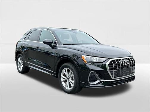 2022 Audi Q3 45 S line Premium