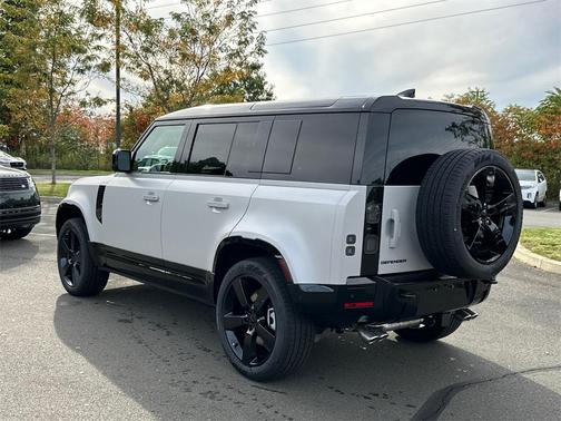 2026 Land Rover Defender X-Dynamic SE