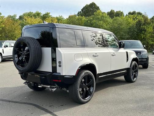 2026 Land Rover Defender X-Dynamic SE