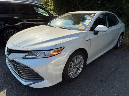 2020 Toyota Camry Hybrid XLE