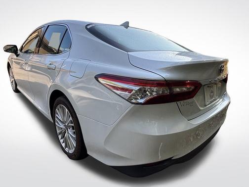 2020 Toyota Camry Hybrid XLE