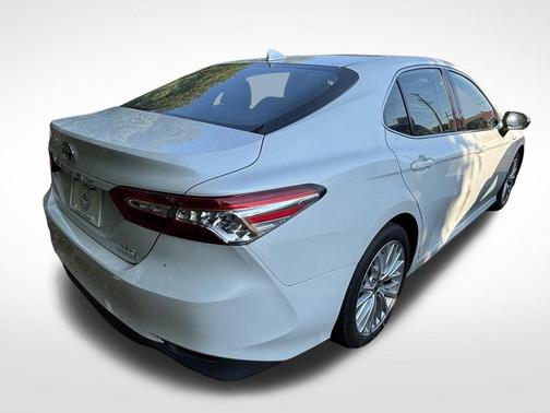 2020 Toyota Camry Hybrid XLE