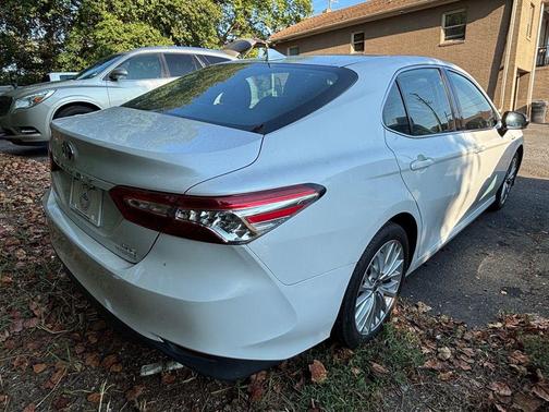 2020 Toyota Camry Hybrid XLE