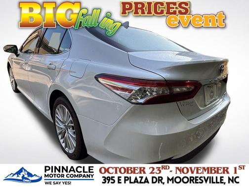 2020 Toyota Camry Hybrid XLE