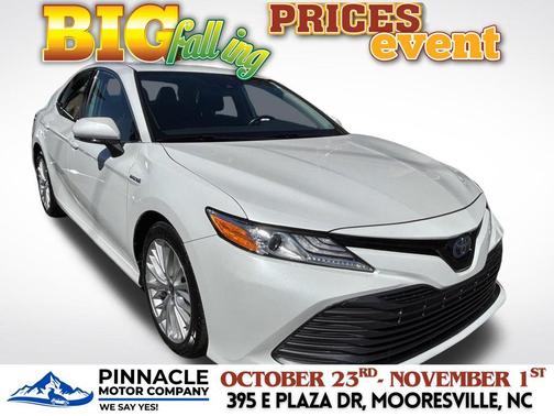 2020 Toyota Camry Hybrid XLE