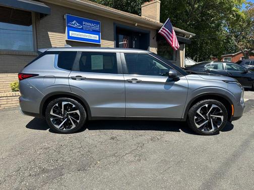 2022 Mitsubishi Outlander SE