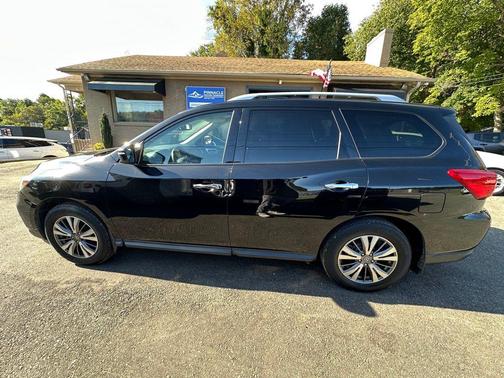 2020 Nissan Pathfinder SV