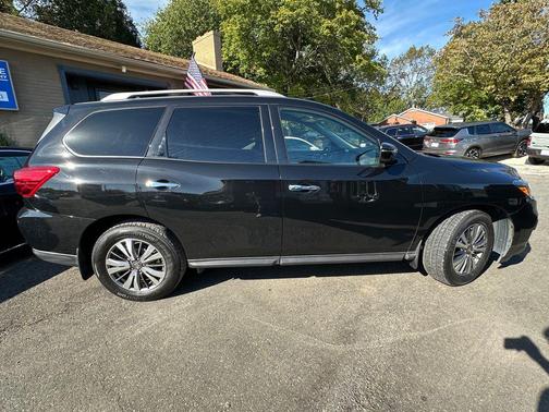 2020 Nissan Pathfinder SV