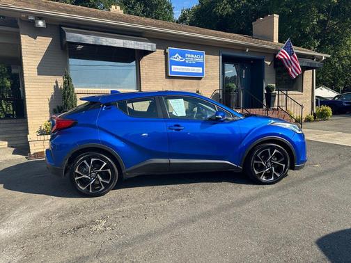 2022 Toyota C-HR XLE