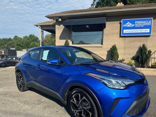 2022 Toyota C-HR XLE