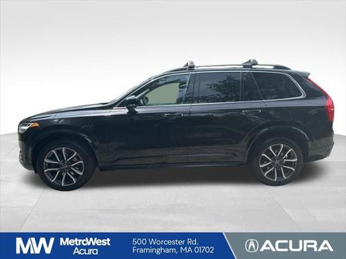 2017 Volvo XC90 T6 Momentum