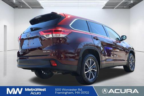 Ooh La La Rouge Mica 2019 Toyota Highlander XLE