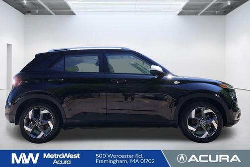 Black Noir Pearl 2022 Hyundai VENUE SEL