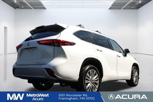 2022 Toyota Highlander Platinum