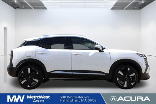 Aspen White Tricoat 2025 Nissan Kicks SR
