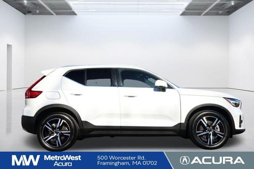 2024 Volvo XC40 B5 Core