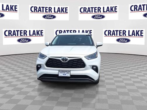Wind Chill Pearl 2022 Toyota Highlander LE