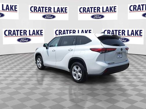 Wind Chill Pearl 2022 Toyota Highlander LE