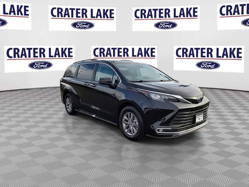 2024 Toyota Sienna XLE