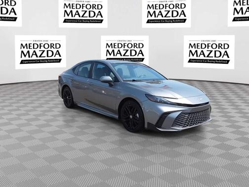 Metal 2025 Toyota Camry SE