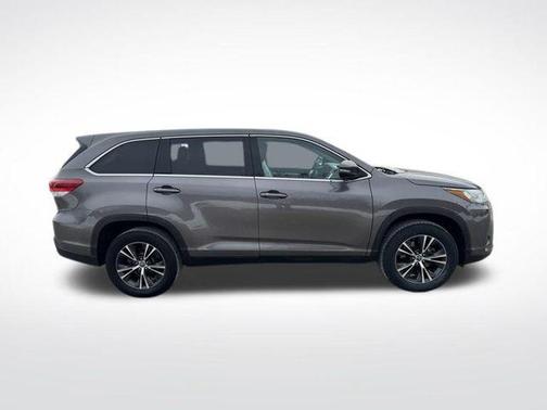 2019 Toyota Highlander LE I4