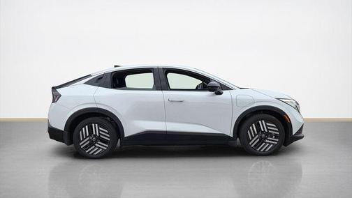 Everest White Pearl Tricoat 2026 Nissan Leaf SV+