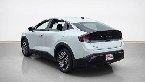 Everest White Pearl Tricoat 2026 Nissan Leaf SV+