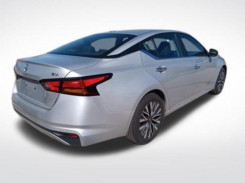 Brilliant Silver Metallic 2024 Nissan Altima 2.5 SV