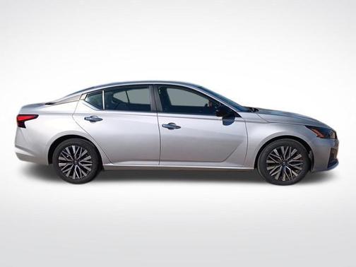 Brilliant Silver Metallic 2024 Nissan Altima 2.5 SV